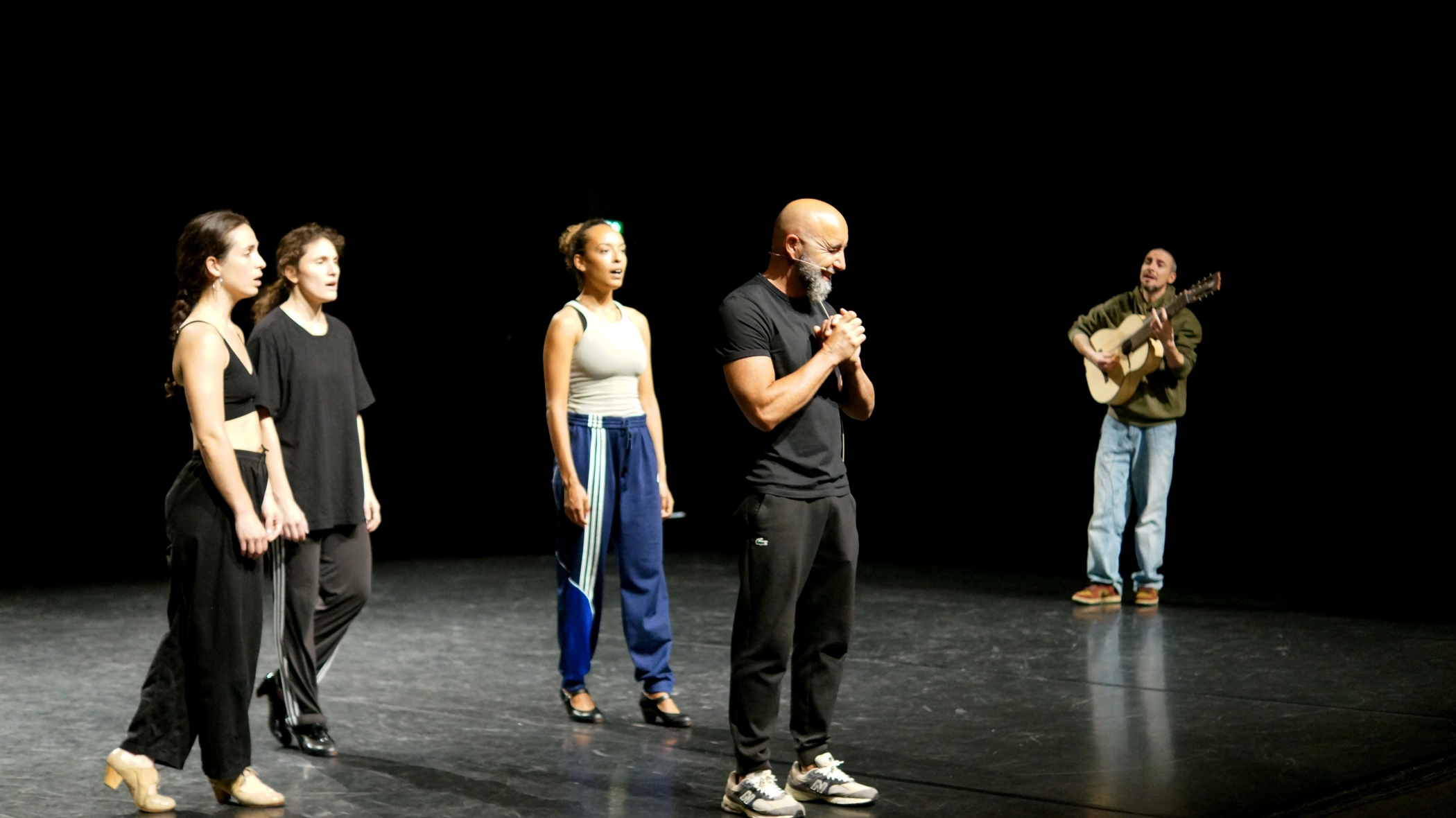Le plateau fait sa rentrée sur des airs de flamenco avec Miscea Danse