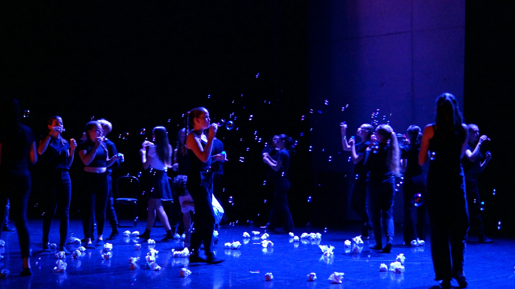 Les collégiens de l'option Arts de la scène au plateau