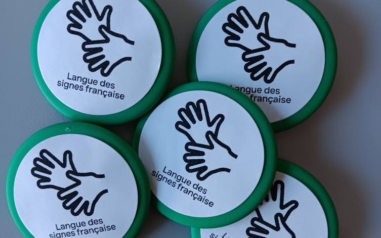 Initiation et apprentissage de la langue des signes française pour l’équipe