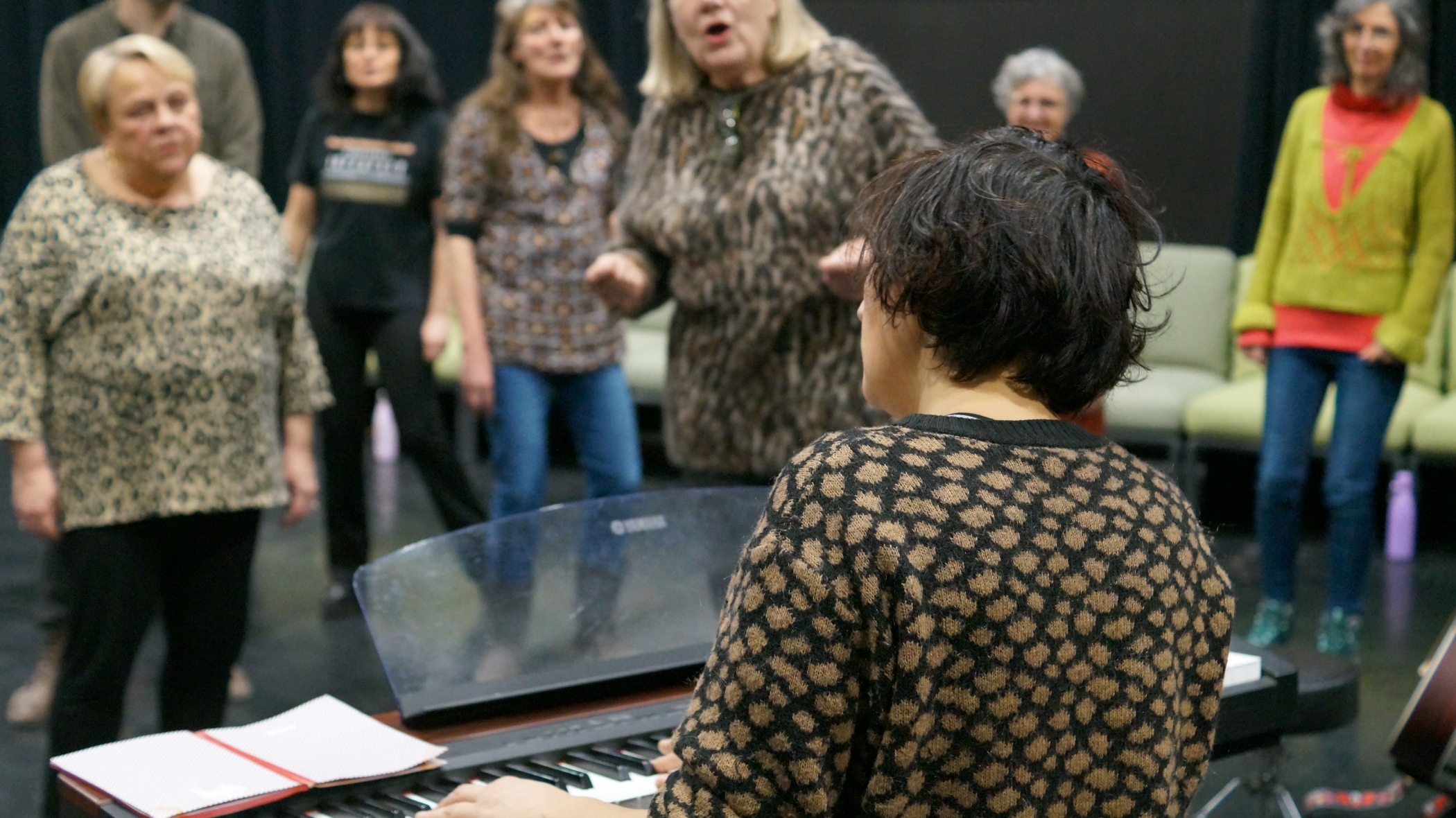 Cordes vocales et sourires au rendez-vous pour un atelier voix avec Marion Rampal