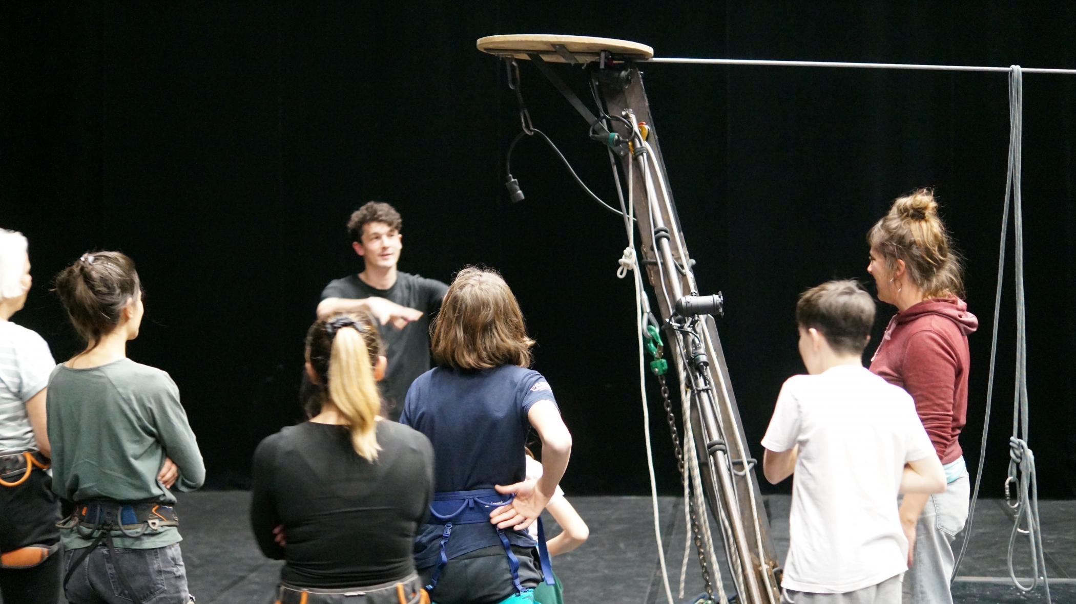 Atelier cirque entre équilibre et contrepoids avec La Féroce