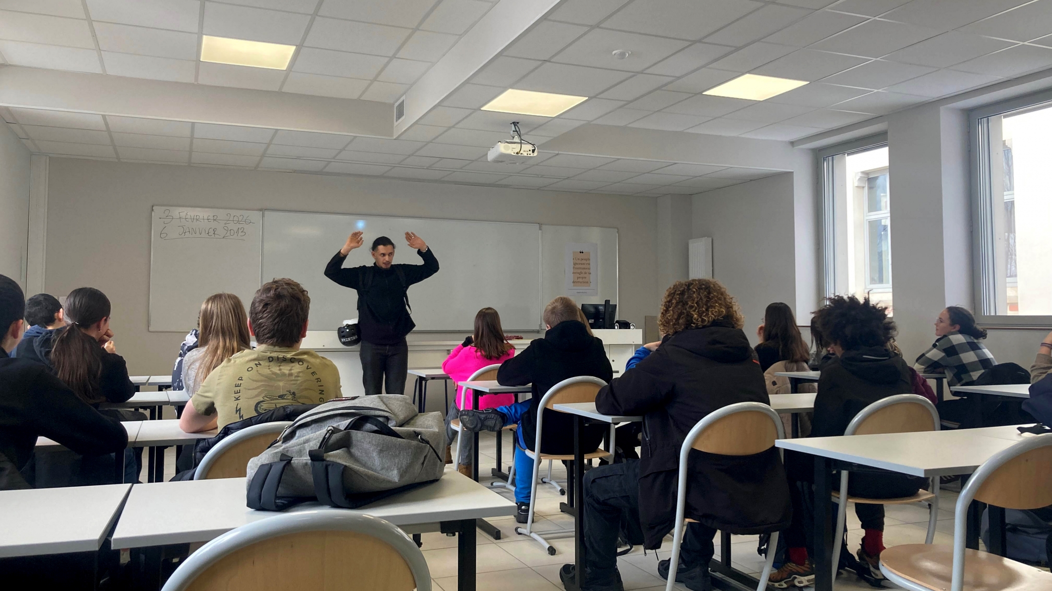 Le spectacle Aaron en tournée dans les classes du département