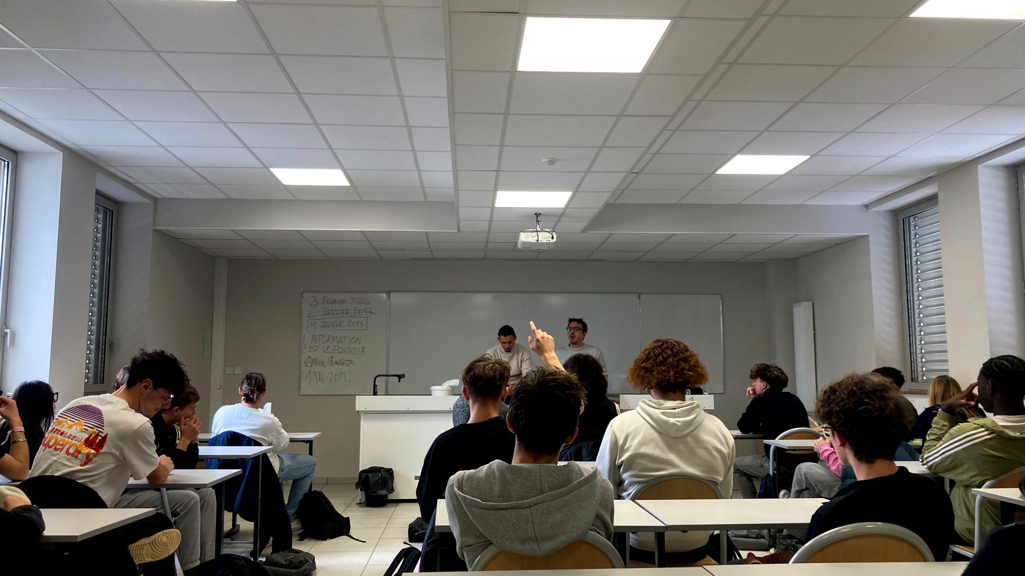 Le spectacle Aaron en tournée dans les classes du département