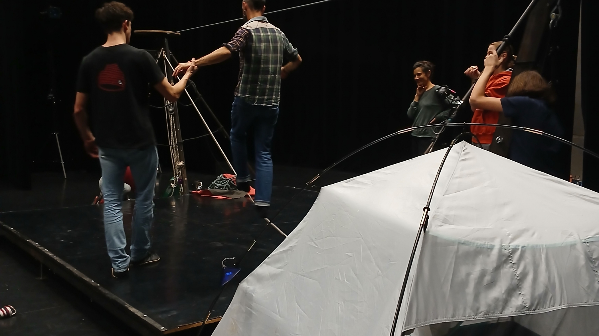 Atelier cirque entre équilibre et contrepoids avec La Féroce