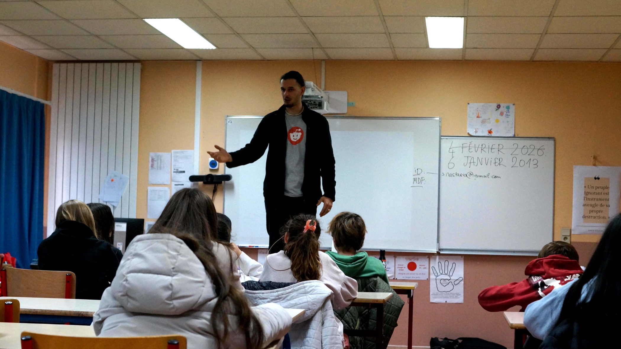 Le spectacle Aaron en tournée dans les classes du département