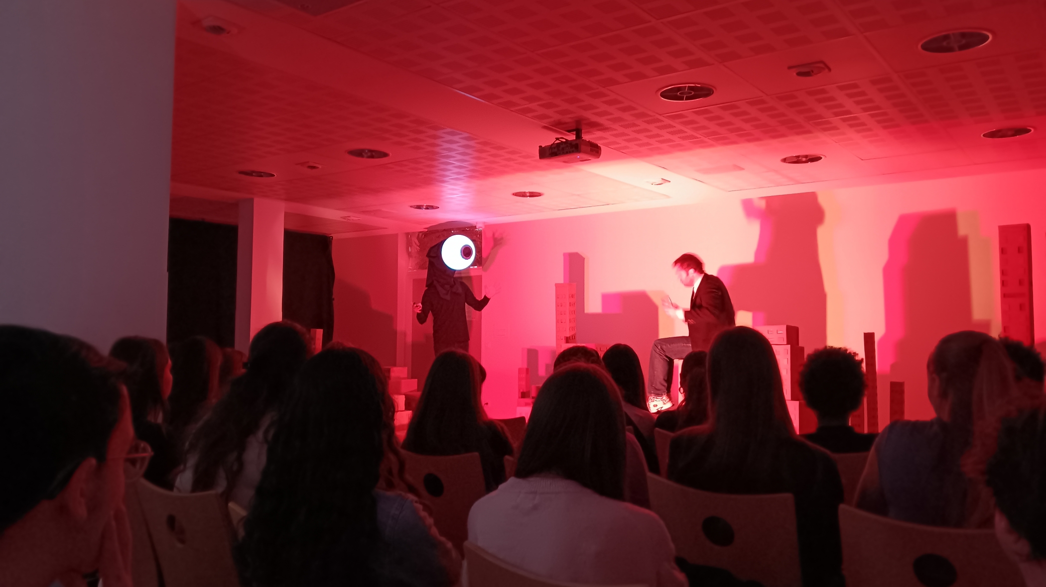 En tournée dans les établissements scolaires avec la compagnie Le Nez au Milieu du Village